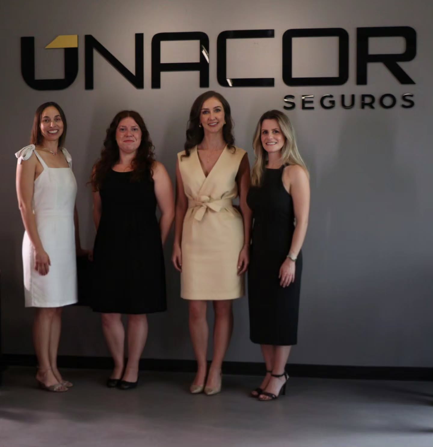 Equipe da Unacor Seguros na sede em Caxias do Sul
